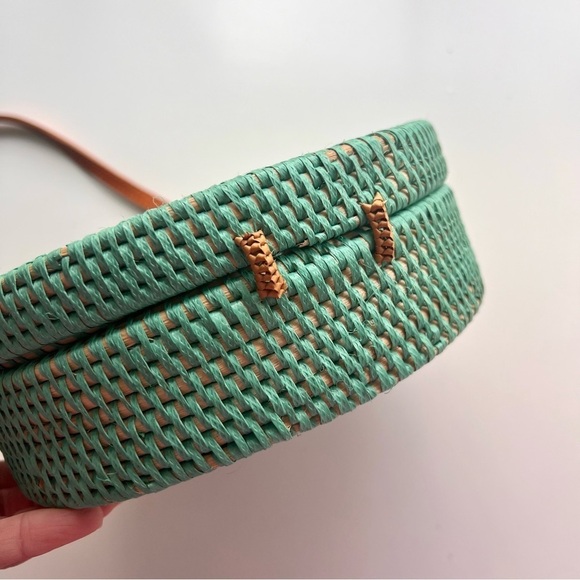 POPPY & SAGE Camilla Woven Rattan Circle Crossbody - Picture 4 of 8
